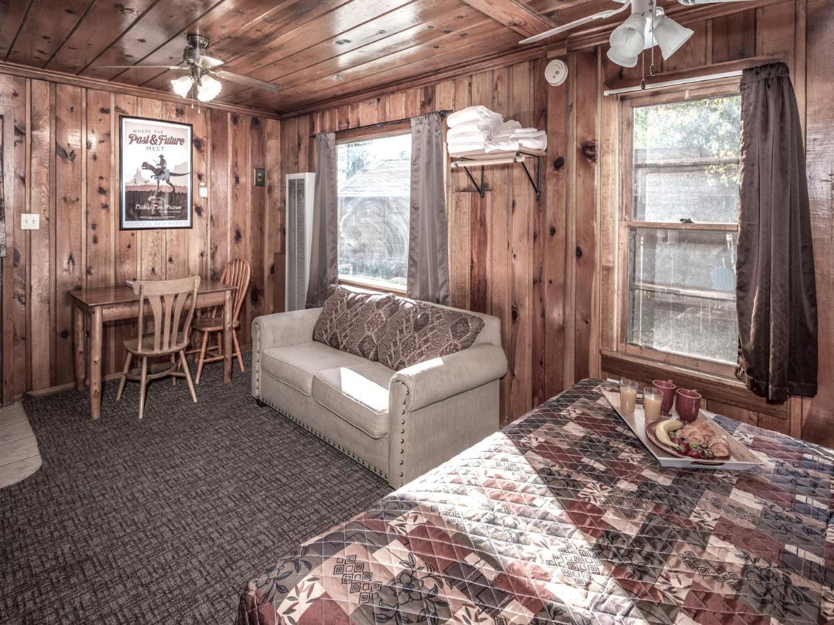 Apache Village 10, King Studio, Midtown, Sleeps 2 Ruidoso Exterior photo